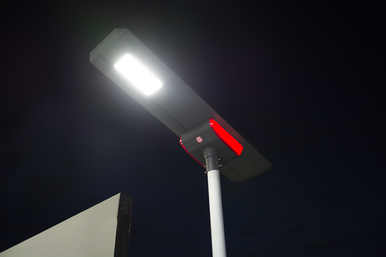 12V IP65 75Ra todo en una luz solar del patio de la calle con el control modelo del APP del teléfono
