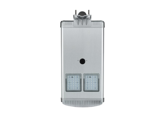 Ahorro de la energía todo en una luz de calle llevada solar IP65 de vivienda de aluminio 30W 170lm/w